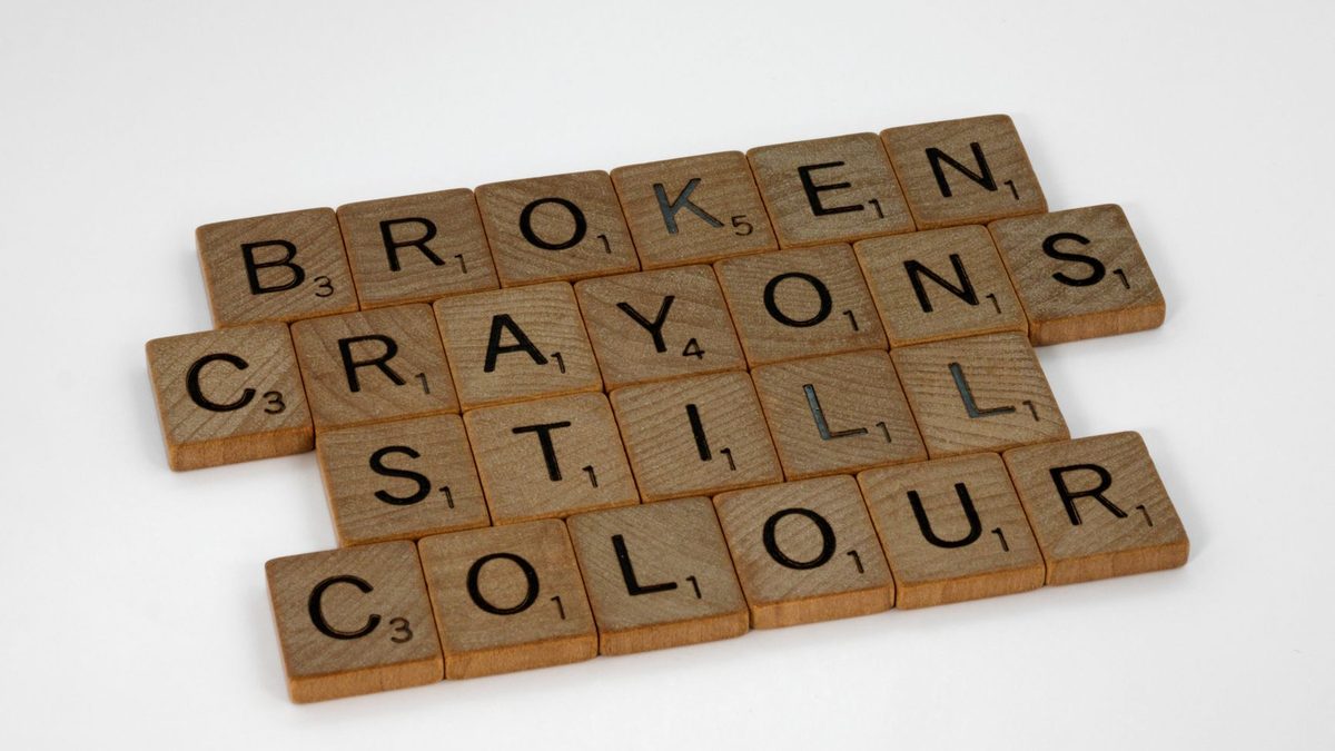Broken and snapped coloured pencil pieces