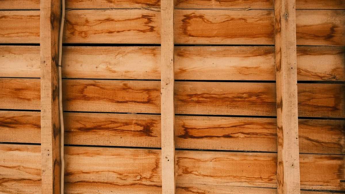 Wooden slats with machined parallel grooves